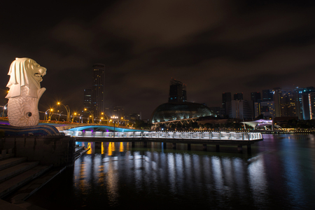 Singapore landmark city skyline at the Marina bay during twilight.のeditorial素材