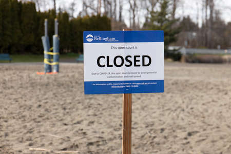 Bellingham, Washington USA - March 29, 2020: Volleyball Court Closed Sign Because of Coronavirus Covid-19のeditorial素材