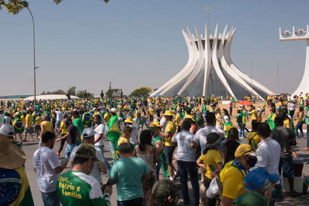 Brasilia, DF, Brazil, September 7, 2021: Thousands of Brazilians rally in the  streets in Support of current President Jair Bolsonaro on Brazilâs Independence Day known as â7 de Setembroâのeditorial素材