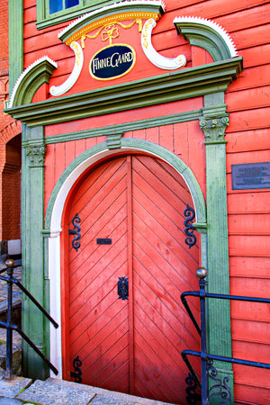 The red doors in old wood houseのeditorial素材