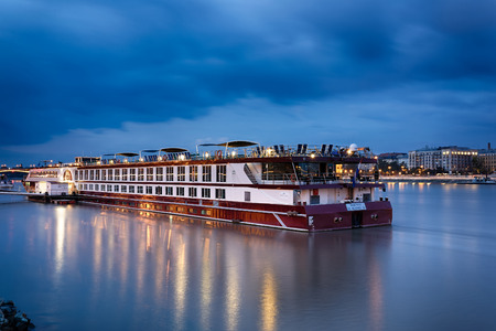 The ship sails on the Danube in Budapest at evening timeのeditorial素材