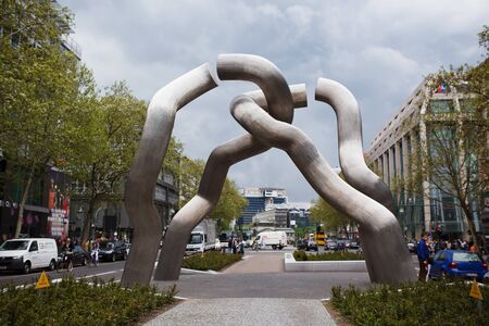 Berlin, Germany, May 10 2013: The Broken Chain Sculpture on Tauentzienstrasse. The monument was installed in 1987 by Brigitte Matschinsky-Denninghof and Martin Matschinskyのeditorial素材