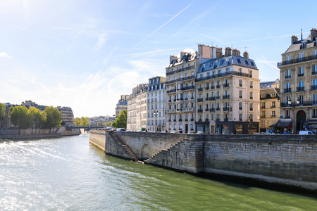 Houses on the embankment of Siena river in Parisのeditorial素材