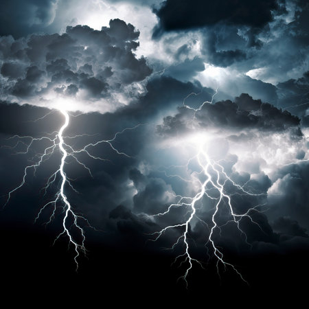 Storm_clouds_with_lightnings_isolated_on_White_Backgroundの素材