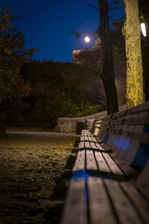 Empty park benches on a quiet Autumn night, Carl Schurz Park, New York Cityの写真素材