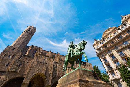 Statue of Ramon Berenguer III (1086-1131) in the homonymous square. In the background the Chapel of St. Agata. Barcelona, Catalonia, Spainのeditorial素材