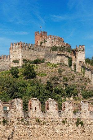 The Scala family castle (Scaligero) of the small town of Soave, X Century, Veneto, Verona, Italy, Europeのeditorial素材