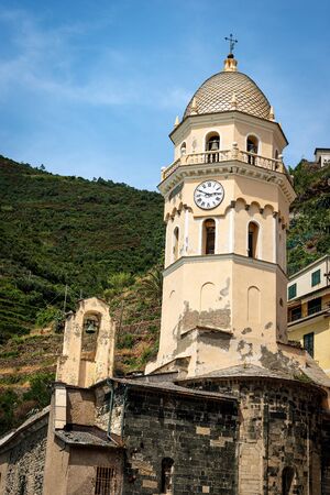 Vernazza village. Church of Santa Margherita di Antiochia (XI-XVII century), Cinque Terre, La Spezia province, Liguria, Italy, Europe.の写真素材
