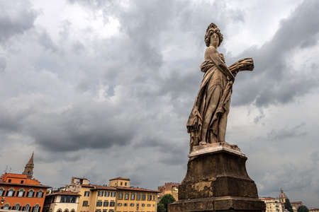 Florence, marble statue, symbol of summer, on the Ponte Santa Trinita (Ancient bridge, XVI century), sculptor Giovanni Battista Caccini (1556-1613). Tuscany, Italy, Europeの写真素材