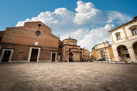 Padua, Basilica and Cathedral of Santa Maria Assunta (IV century-1754) and the Baptistery of San Giovanni (XII-XII century). Piazza Duomo, Veneto, Italy, Europe.のeditorial素材