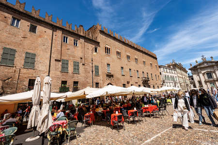 Crowded restaurant in the historic center of Mantua, Piazza Sordello, one of the main squares of the city. Lombardy, Italy, Europe. On the right the Saint Peter Cathedral.のeditorial素材