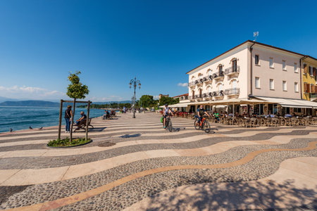 Lakefront of the small Lazise Village with restaurants and pizzerias, tourist resort on the coast of Lake Garda (Lago di Garda). Verona province, Veneto, Italy, Europe.のeditorial素材