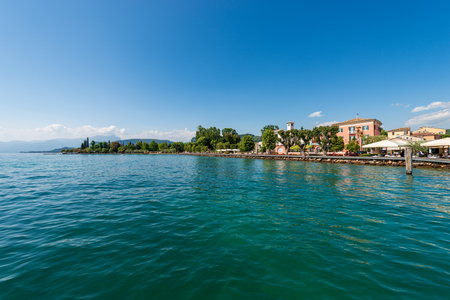 Lakefront of the small Bardolino village, tourist resort on the coast of the lake Garda (Lago di Garda), Verona province, Veneto, Italy, southern Europe.の写真素材
