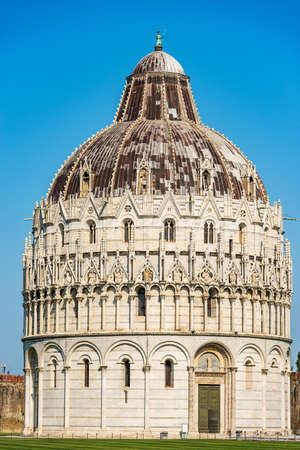 Baptistery of San Giovanni. Pisa Baptistery of Saint John in Romanesque Gothic style (1152-1390), Piazza dei Miracoli (Square of Miracles). Tuscany, Italy, Europe.の写真素材