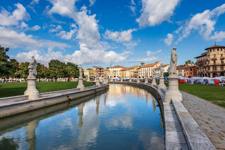 Padua downtown (Padova), famous town square called Prato della Valle (meadow of the valley), one of the largest in Europe. Veneto, Italy. It is an oval square with 78 statues, 4 bridges and an island.のeditorial素材