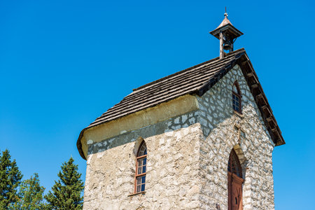 Small Church or Chapel called Almkapelle Maria Schnee (Our Lady of the Snow), Italy-Austria border, Feistritz an der Gail municipality, Osternig peak, Carinthia, Julian Alps, Austria, central Europe.の写真素材