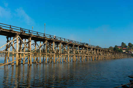 mon bridgeのeditorial素材