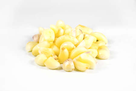 Place a pile of garlic on a white backgroundの写真素材