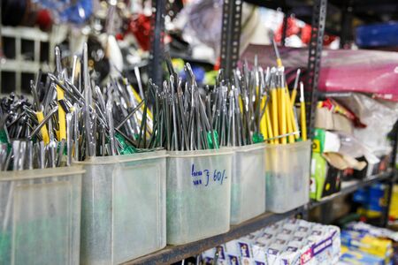 PONDICHERY, PUDUCHERY, TAMIL NADU, INDI1 - CIRCA SEPTEMBER 2017. Hardware store. Traditional showcase of tool store. Toolboxes and toolkit in the shop.のeditorial素材