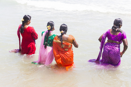 MASI MAGAM FESTIVAL, PUDUCHERY, PONDICHERY, TAMIL NADU, INDIA - March 1, 2018. Group of unidentified Indian pilgrims women men bathing in the sea, on the beachのeditorial素材