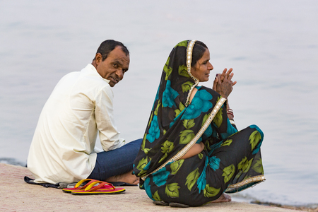RAMESHWARAM, TAMIL NADU, INDIA- MARCH CIRCA 2018. At the gate, Unidentified Hindu pilgrims people ready to go to the bath in the Arabian Sea before entering the temple. Great time of all the familiesのeditorial素材