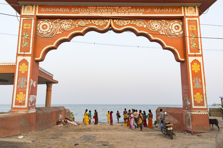 RAMESHWARAM, TAMIL NADU, INDIA- MARCH CIRCA 2018. At the gate, Unidentified Hindu pilgrims people ready to go to the bath in the Arabian Sea before entering the temple. Great time of all the familiesのeditorial素材