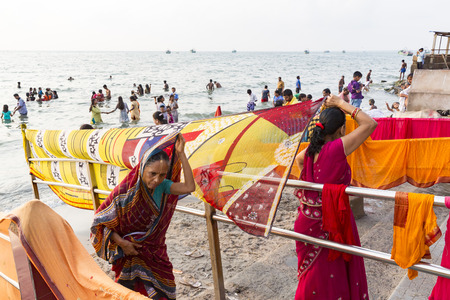 RAMESHWARAM, TAMIL NADU, INDIA- MARCH CIRCA 2018. At the gate, Unidentified Hindu pilgrims people ready to go to the bath in the Arabian Sea before entering the temple. Great time of all the familiesのeditorial素材