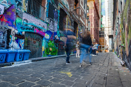 MELBOURNE, AUSTRALIA - APRIL 12, 2024: Tourists roaming in Hosier Laneのeditorial素材