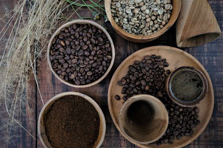 Brewed black Robusta and Arabica coffee powder, roasted coffee beans and raw coffee beans.の写真素材