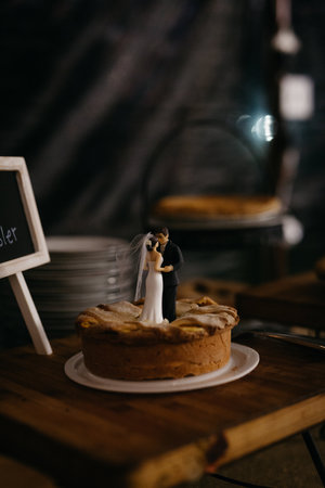 Peach cobbler with bride and groom figures on topの写真素材