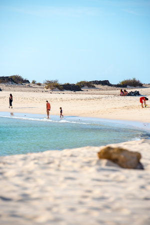 People in the Playa de la Concha de El Cotillo in Fuerteventura, Spainのeditorial素材