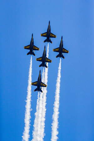 Blue Angeles - Fleet Week San Francisco - Toby Harrimanのeditorial素材