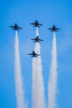 Fleet Week San Francisco - Blue Angeles - Toby Harrimanのeditorial素材