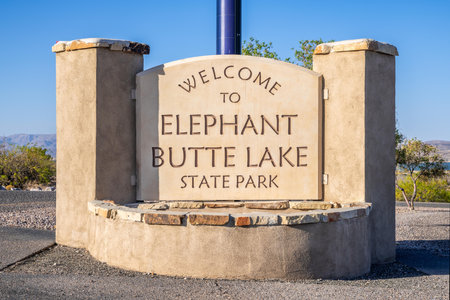 An entrance road going to Elephant Butte, New Mexicoのeditorial素材