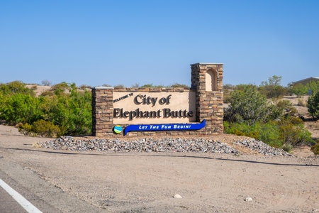 An entrance road going to Elephant Butte, New Mexicoのeditorial素材