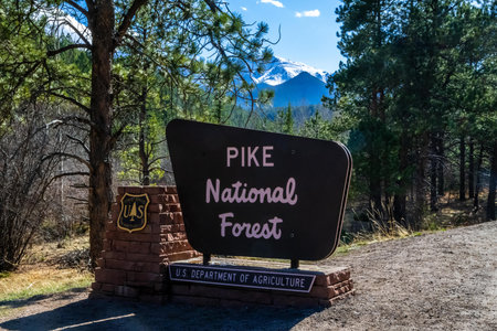 An entrance road going to Colorado Springs, Coloradoのeditorial素材