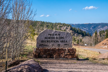 An entrance road going to Colorado Springs, Coloradoのeditorial素材