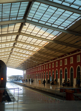 wait train in Railway Stationのeditorial素材