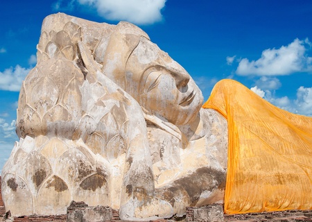 Reclining Buddha status on blue sky backgroundの写真素材