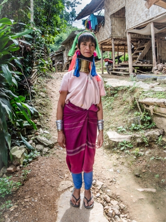 MAE HONG SON, THAILAND - NOVEMBER 21: Unidentified Karen tribal woman near Mae Hong Son, Thailand, The Karen Long Neck hill tribe village, november 21 2013. Famous tourist destinationのeditorial素材