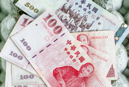 100 and 500 Taiwan Dollar bill