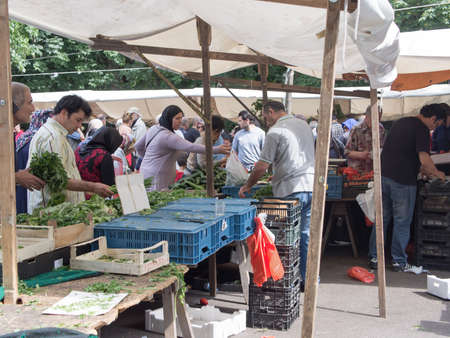 BERLIN, GERMANY - JUNE 29, 2016: People at a Turkish market in Berlin-SchÃ¶nebergのeditorial素材