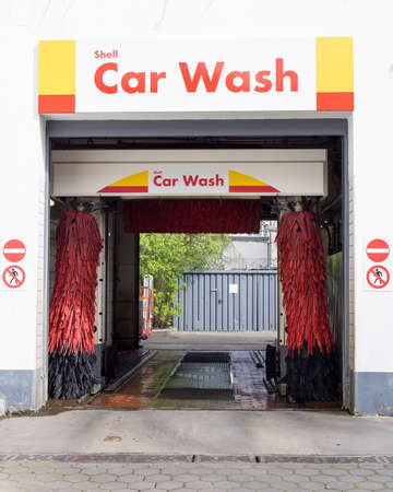 BERLIN, GERMANY - APRIL 8, 2017: Insight Into A Shell Car Wash In Berlin, Germanyのeditorial素材
