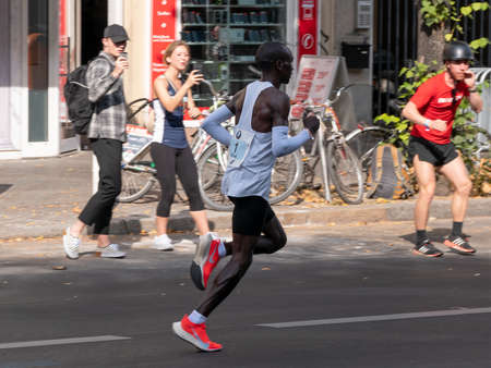 BERLIN, GERMANY - SEPTEMBER 16, 2018: Kenyan Long Distance Runner Eliud Kipchoge Running World Record At Berlin Marathon 2018 In Berlin, Germanyのeditorial素材