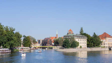 WROCLAW, POLAND - AUGUST 14, 2017: Boats On River Oder In Wroclaw, Poland In Summerのeditorial素材