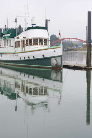 The fog lingers at the sleepy town dockの写真素材