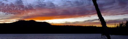 The sun goes down over Lake Olallie in Oregonの写真素材