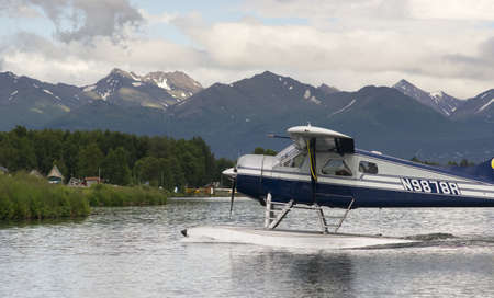 Floatplane comes in for a landing near Ted Stevens National Airportのeditorial素材