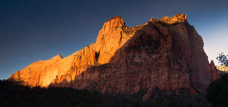 Sunrise on the Sentinel rock formation Utah USAの写真素材