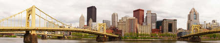 The Allegheny River goes by the amazing city of Pittsburghの写真素材
